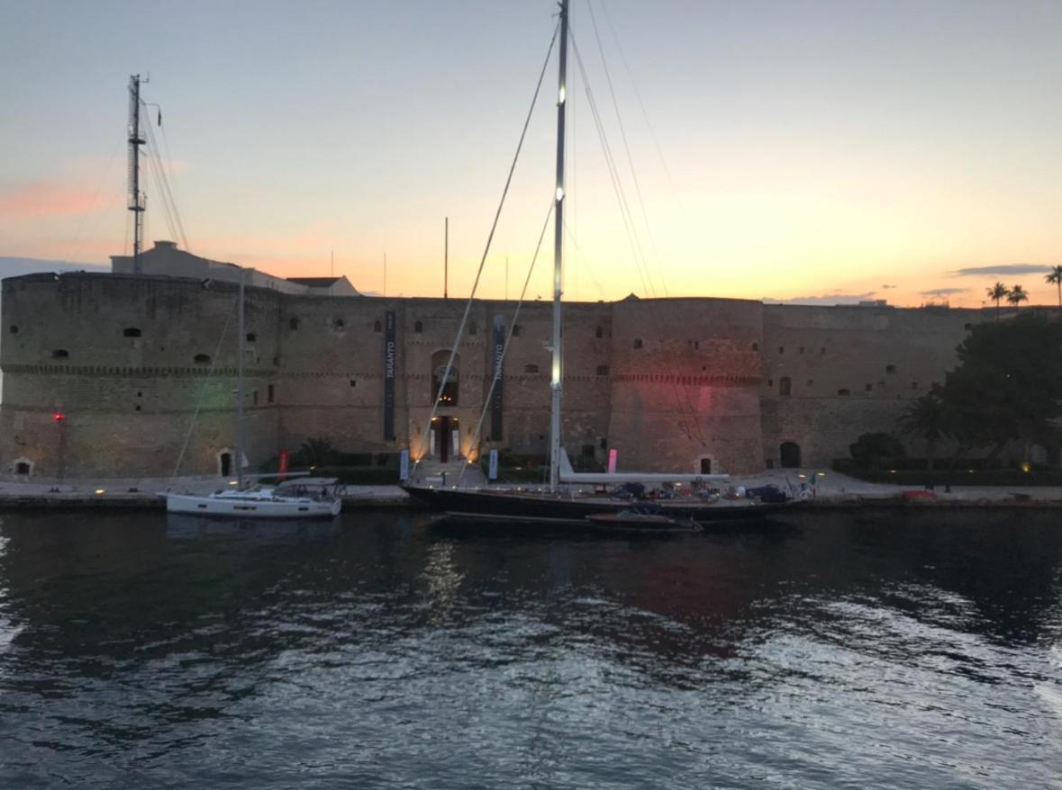 Appartamento Via Nitti Taranto Exterior foto